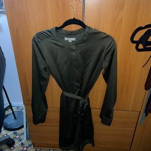 banana republic Green Dress. Long Sleeved Tie Waist. Knee Length. Size 4